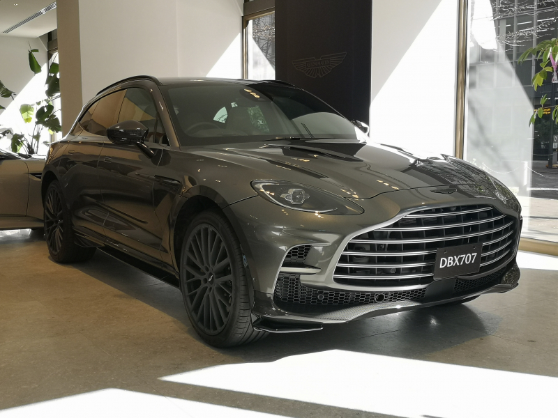 アストンマーティン DBX