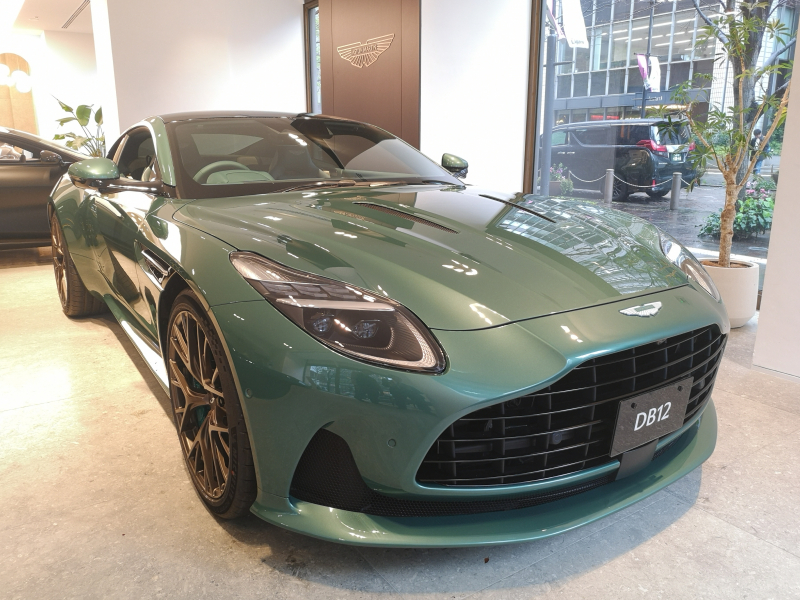アストンマーティン DB12