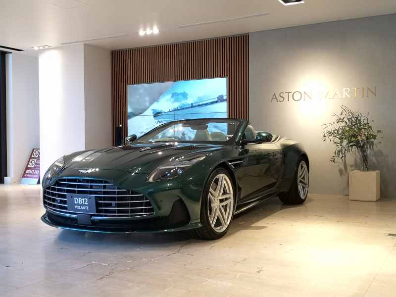 アストンマーティン DB12