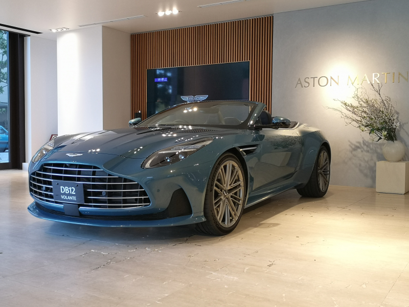 アストンマーティン DB12