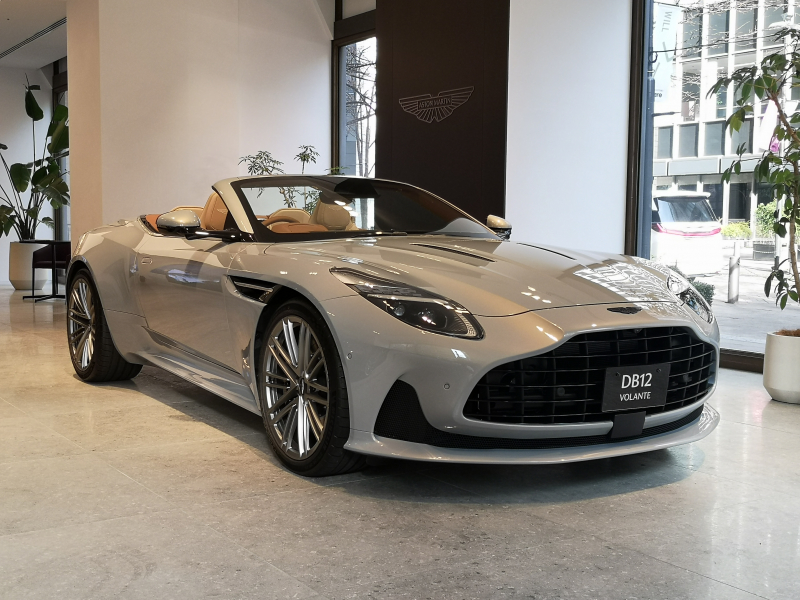アストンマーティン DB12