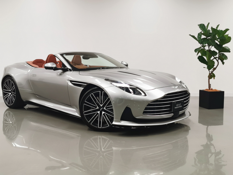 アストンマーティン DB12