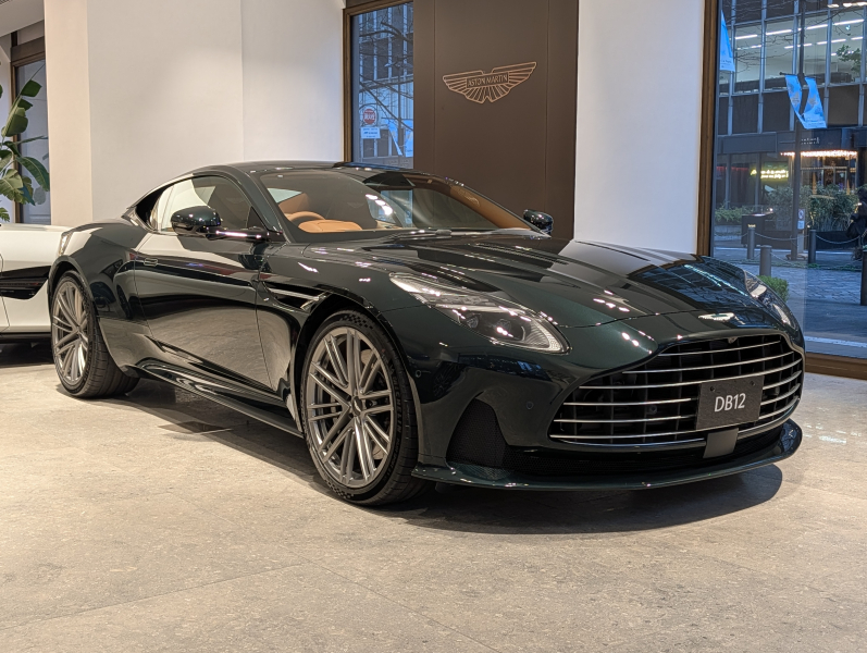 アストンマーティン DB12
