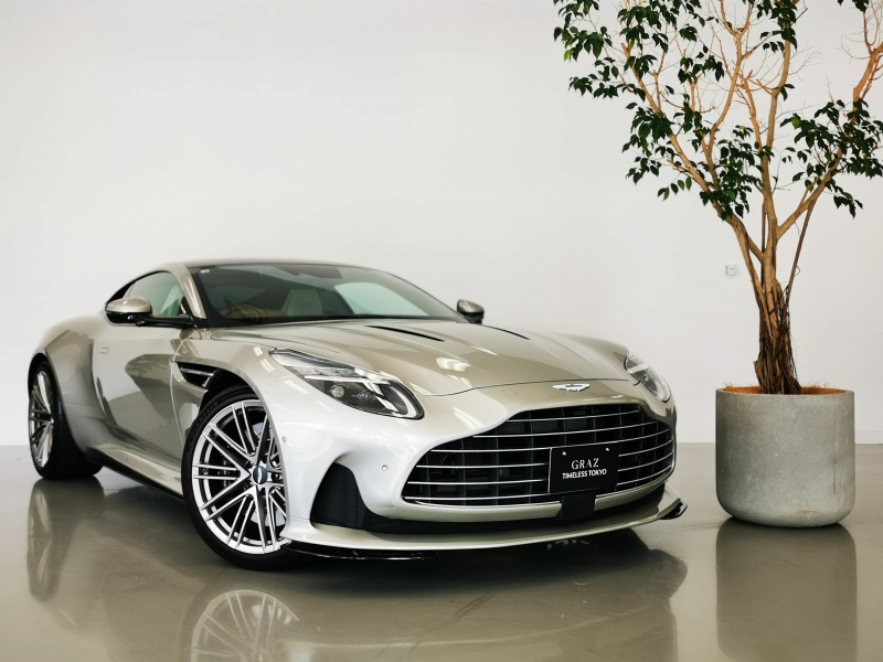 アストンマーティン DB12