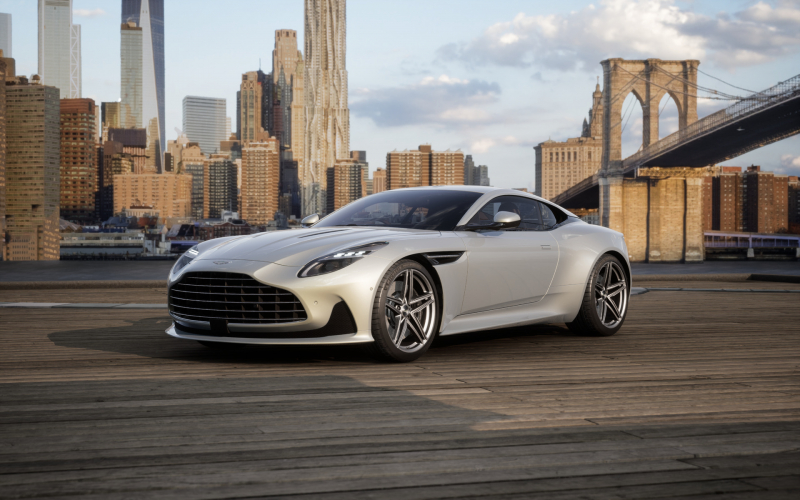 アストンマーティン DB12
