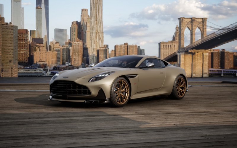 アストンマーティン DB12