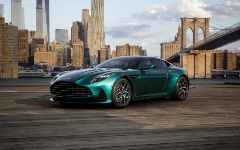 アストンマーティン DB12