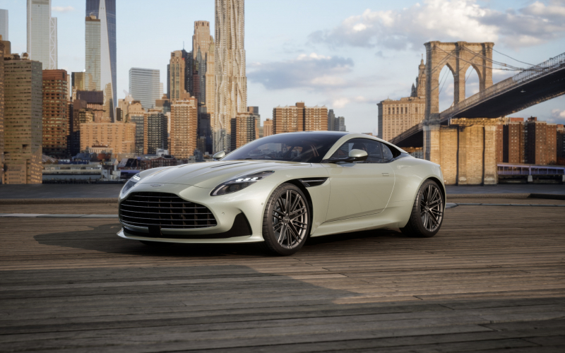 アストンマーティン DB12