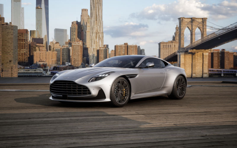 アストンマーティン DB12