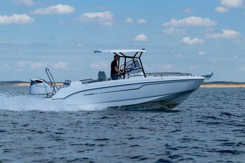 ベネトウ FLYER8 在庫展示艇特別値下げ！1800万円→1450万円