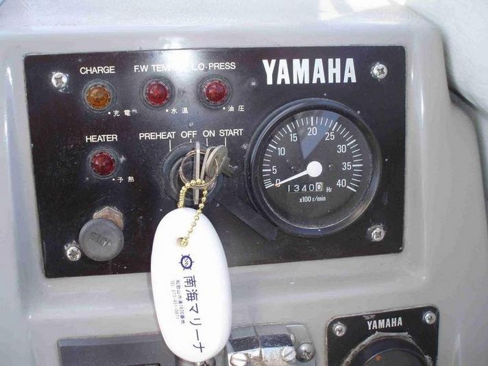 ヤマハ YD-26 D202KUH（ディーゼル100馬力） 新艇・中古艇 南海マリーナhttp://www.nankai-marina.jp/