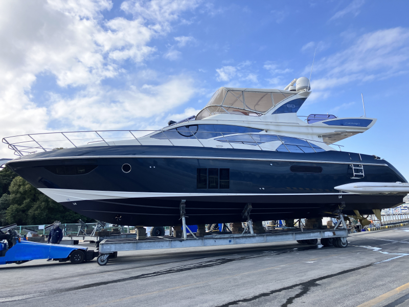 アジムット 60 Flybridge