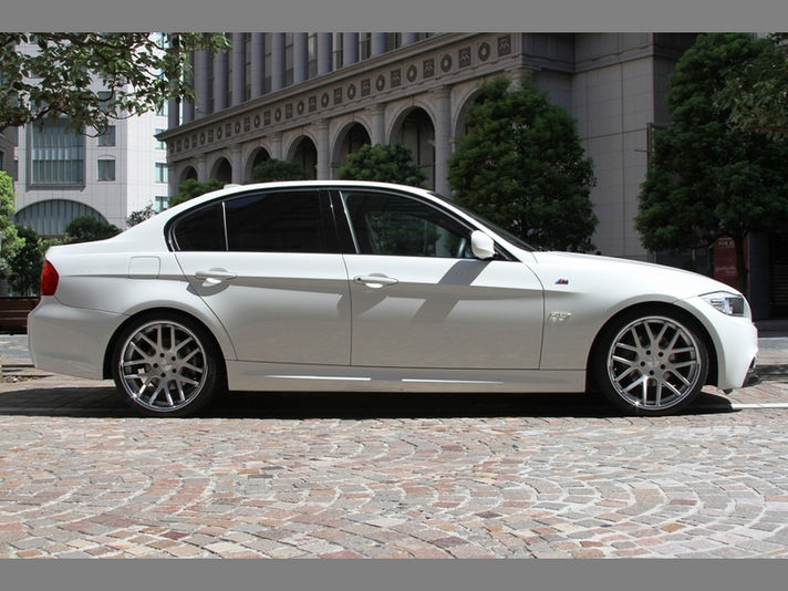 BMW E90 3シリーズサイズ：19x8.5+35　/　19x9.5+38