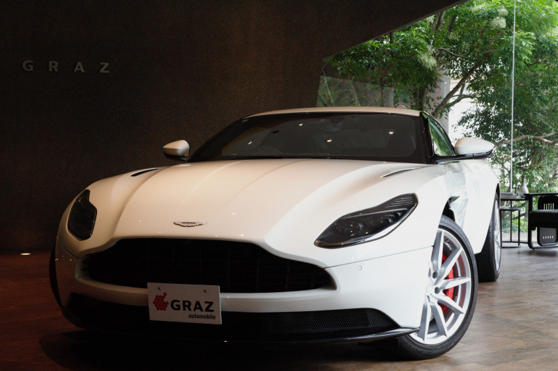 アストンマーティン DB11 V8  RHD  エクステリアダークパック　ベンチレーション　360°カメラ