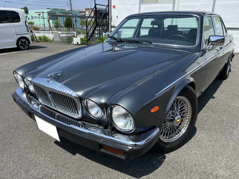 ディムラー Double-6 V12
