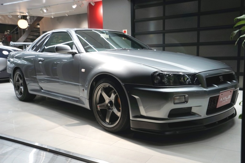 日産 スカイライン GT-R R34 V-SPECⅡ ニスモメーター/マフラー等ニスモパーツ多数　カーボンボンネット