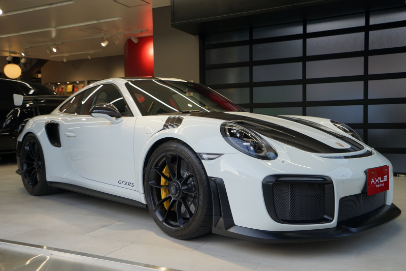 ポルシェ 911(Type991) GT2RS　ヴァイザッハPKG　Fリフトシステム　LEDブラックヘッドライト　スポーツクロノ　ディーラー車　1オーナー