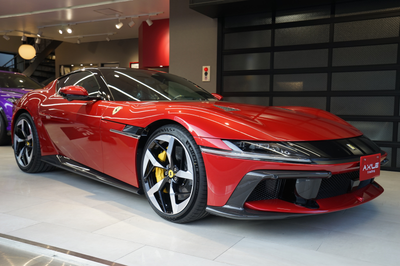 フェラーリ 12 Cilindri ディーラー車　フロントプロテクションフィルム施工済み　オプションカーボン多数