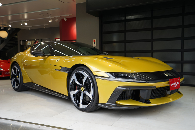 フェラーリ 12 Cilindri ディーラー車　フルプロテクションフィルム　OP総額2300万　デイトナシート（マッサージ機能付き）　F/S/Rカーボン　1オーナー