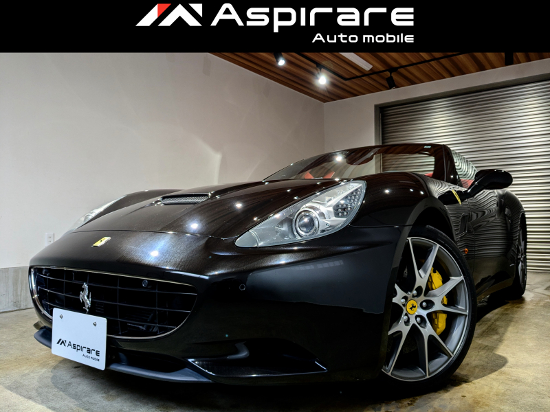 フェラーリ カリフォルニア F1 DCT　カーボンブレーキ　カーボンLEDステアリング　ダイヤモンドキルティングレッドシート　シートヒーター　パワーシート　20インチAW　スクーデリアエンブレム　ナビTV　リアカメラ