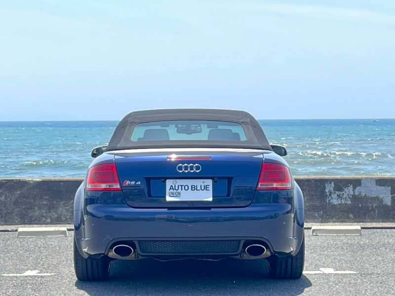 アウディ RS4 カブリオレの中古車