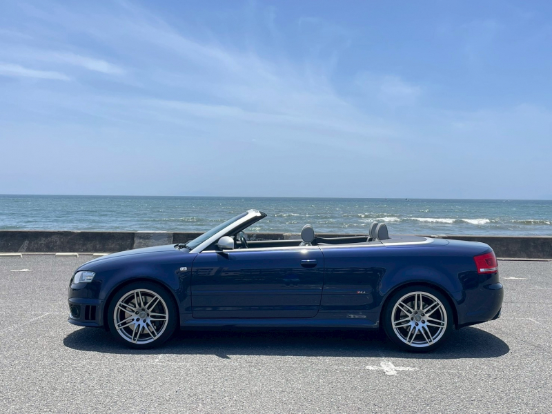 アウディ RS4 カブリオレの中古車