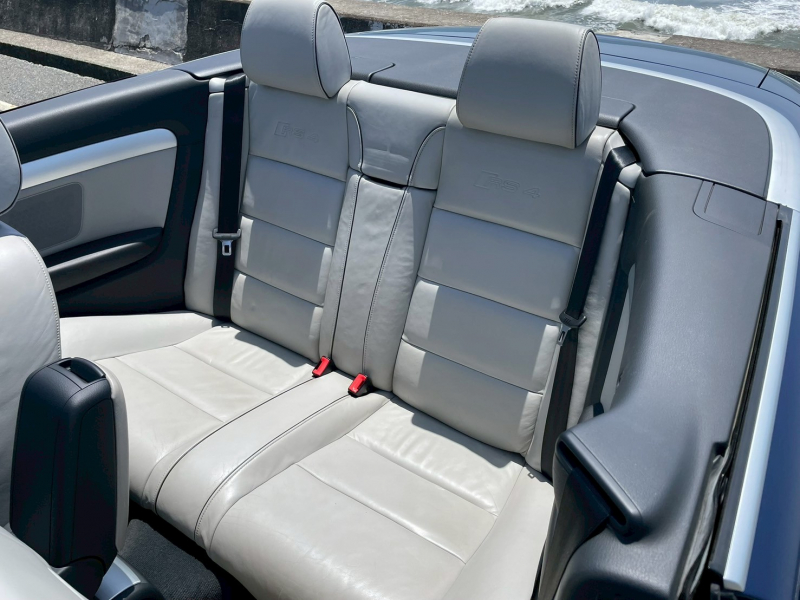 アウディ RS4 カブリオレの中古車