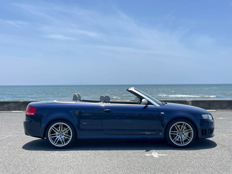 アウディ RS4 カブリオレの中古車