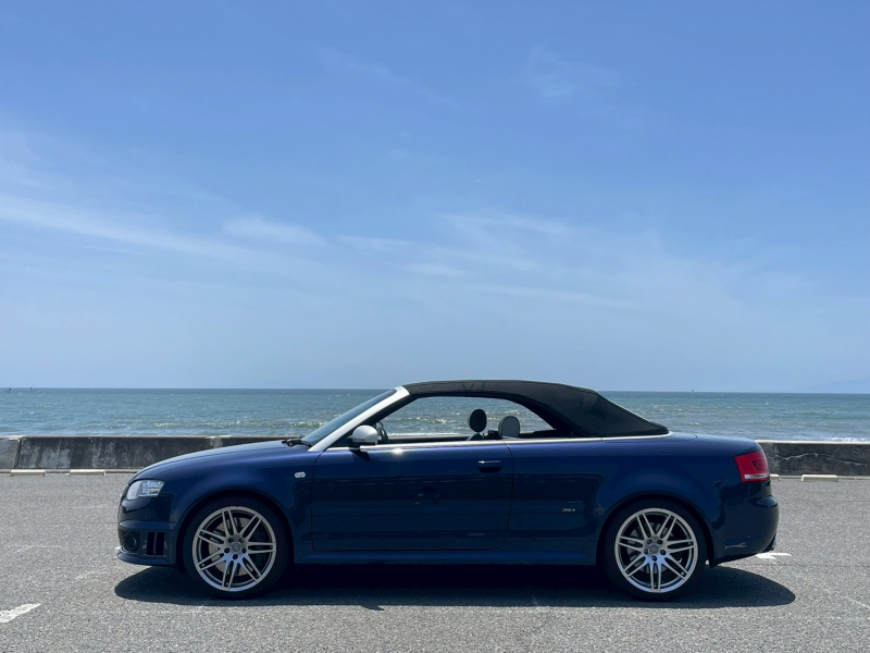 アウディ RS4 カブリオレの中古車