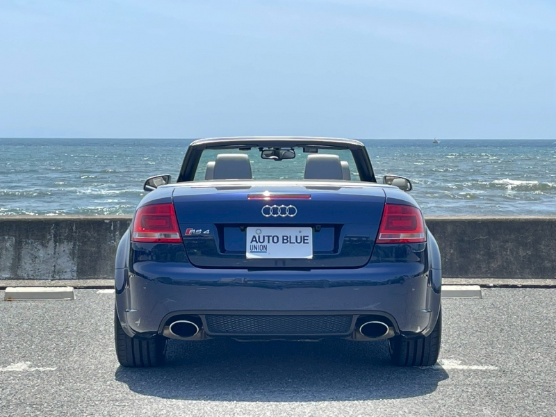 アウディ RS4 カブリオレの中古車