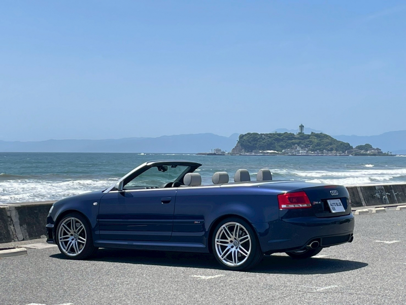 アウディ RS4 カブリオレの中古車