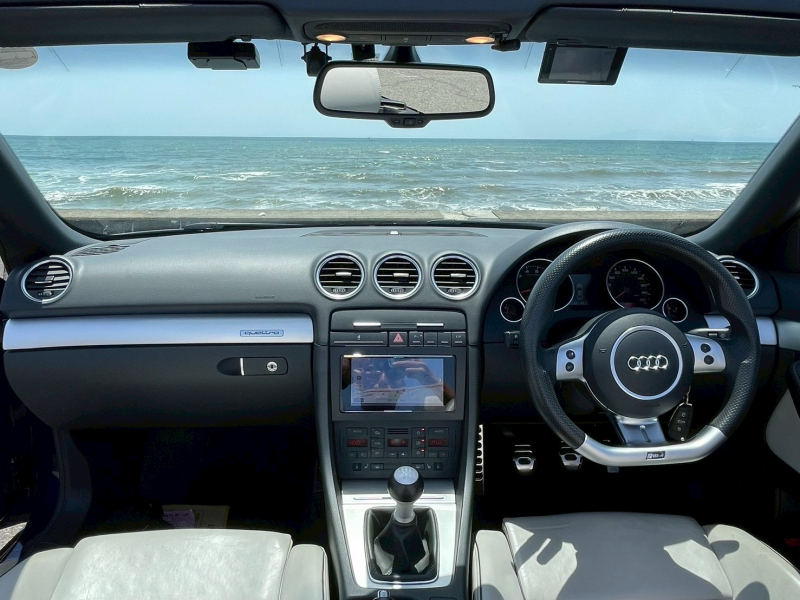 アウディ RS4 カブリオレの中古車