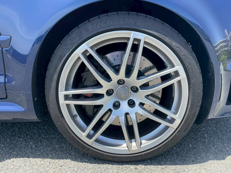 アウディ RS4 カブリオレの中古車