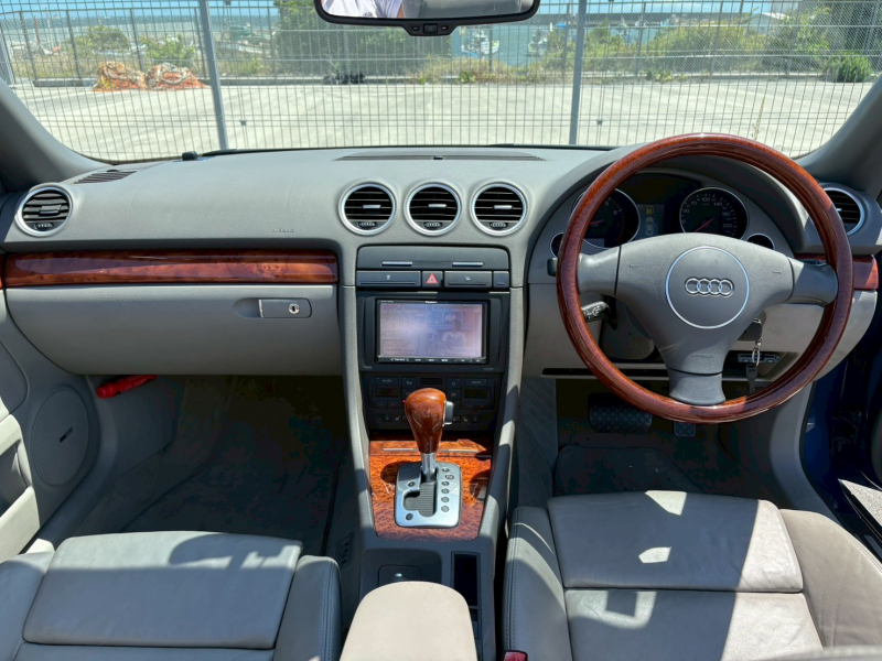 アウディ A4 カブリオレの中古車