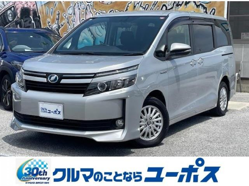 トヨタ ヴォクシー ハイブリッドV　純正SDナビ（CD／DVD／Bluetooth／フルセグ）バックモニター　クルーズコントロール　シートヒーター　置くだけ充電　ステアリングスイッチ　革巻きステアリング　TRC　ETC