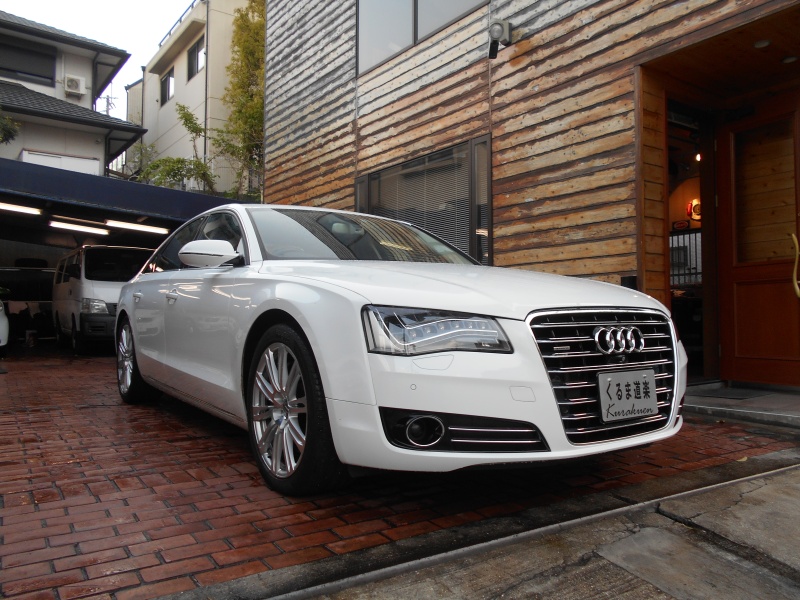 アウディ A8