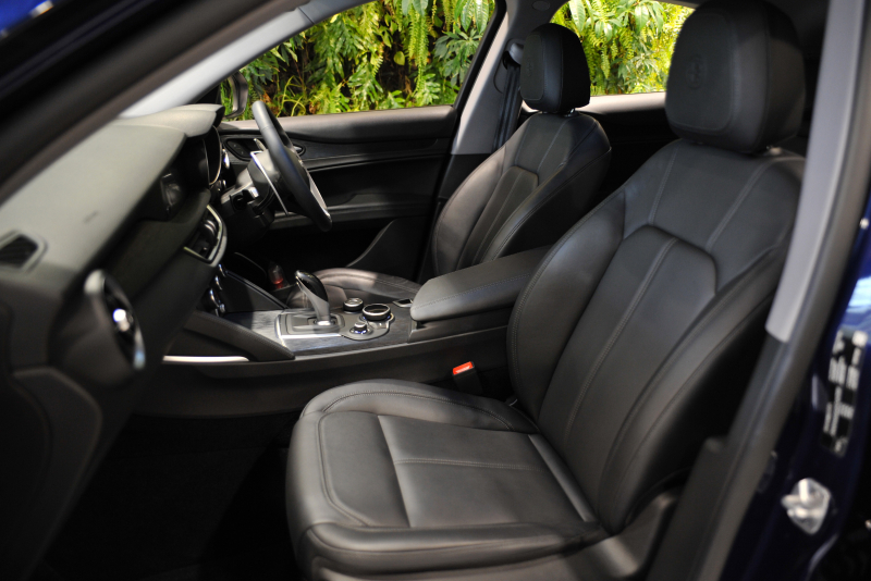 アルファロメオ STELVIO 中古車