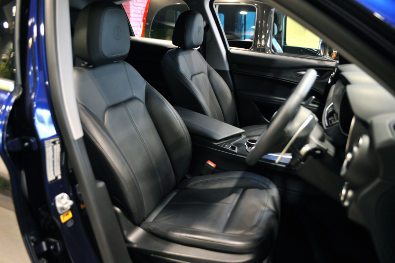 アルファロメオ STELVIO 中古車