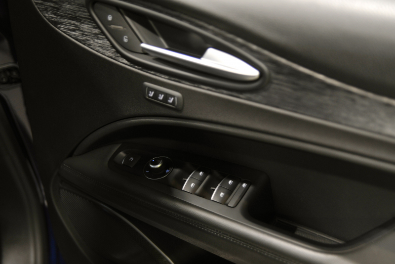 アルファロメオ STELVIO 中古車