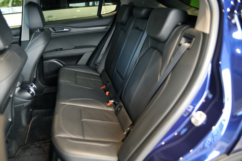 アルファロメオ STELVIO 中古車