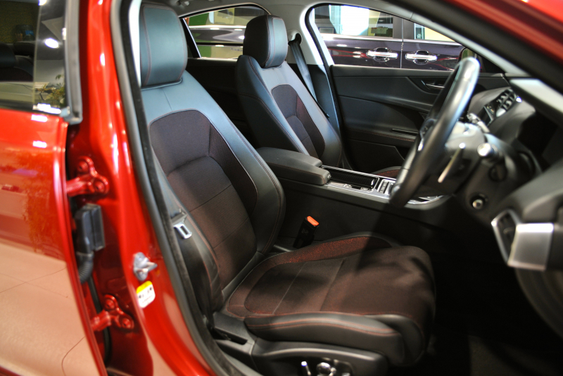 ジャガー XE 中古車