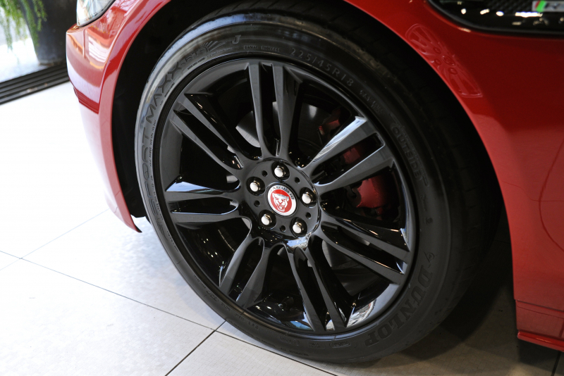 ジャガー XE 中古車