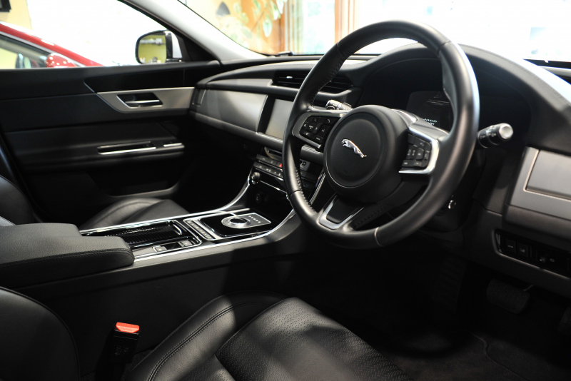 ジャガー XFスポーツブレイク 中古車