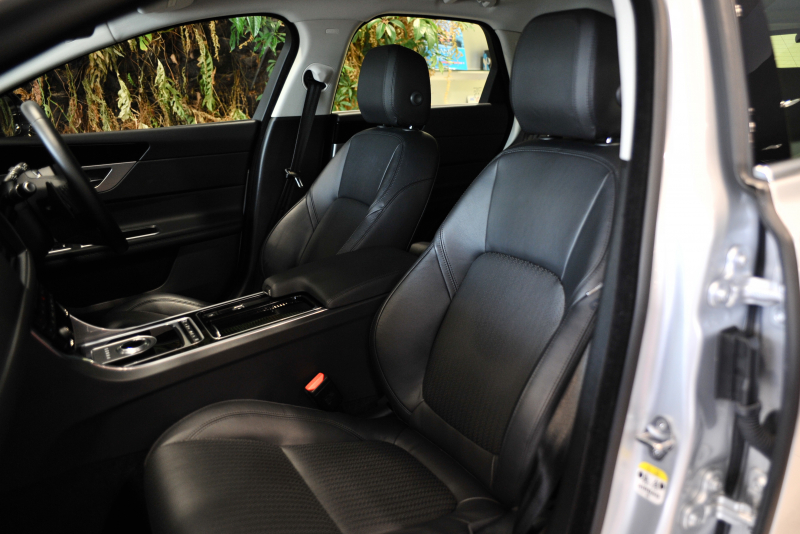 ジャガー XFスポーツブレイク 中古車