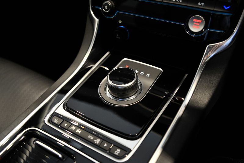 ジャガー XFスポーツブレイク 中古車