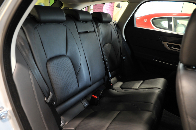 ジャガー XFスポーツブレイク 中古車