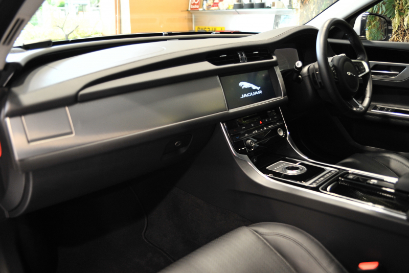 ジャガー XFスポーツブレイク 中古車