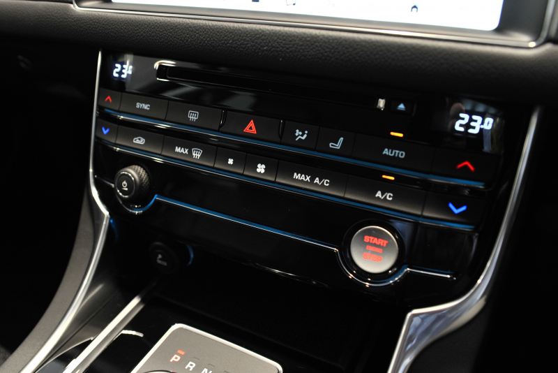 ジャガー XFスポーツブレイク 中古車