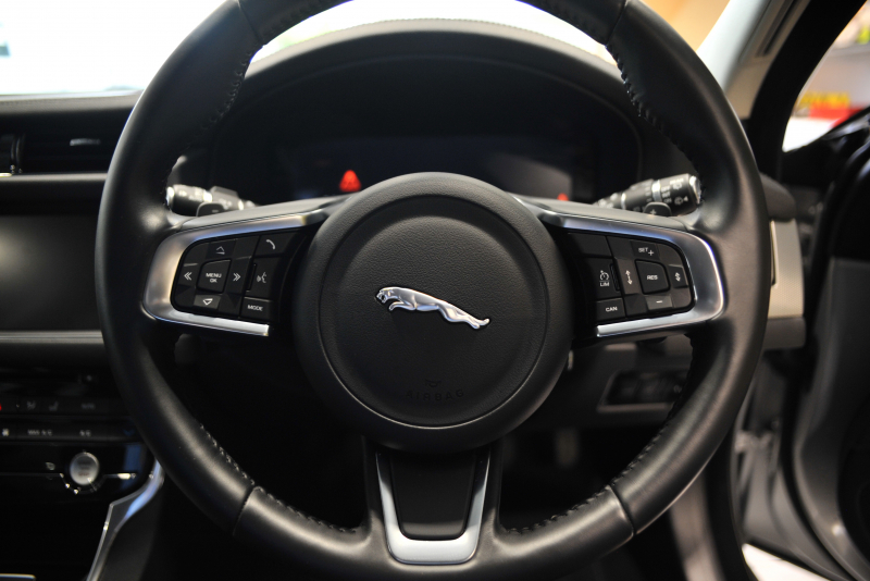 ジャガー XFスポーツブレイク 中古車