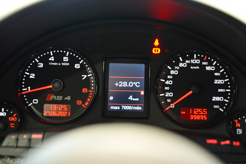アウディ RS4 中古車